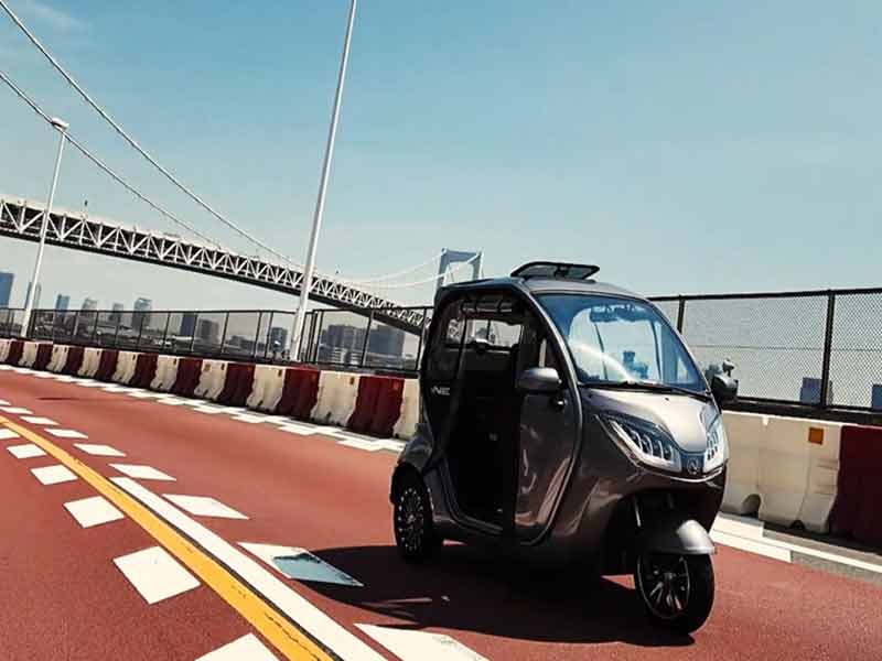 渋谷で試乗！ 3人乗り EV モビリティ「e-NEO」試乗体験会がスタート