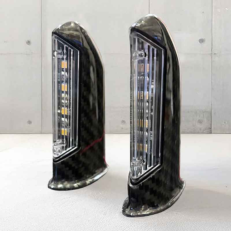 マジカルレーシングから綾織りカーボン製「汎用LEDカーボンウインカー」が発売！ 記事2
