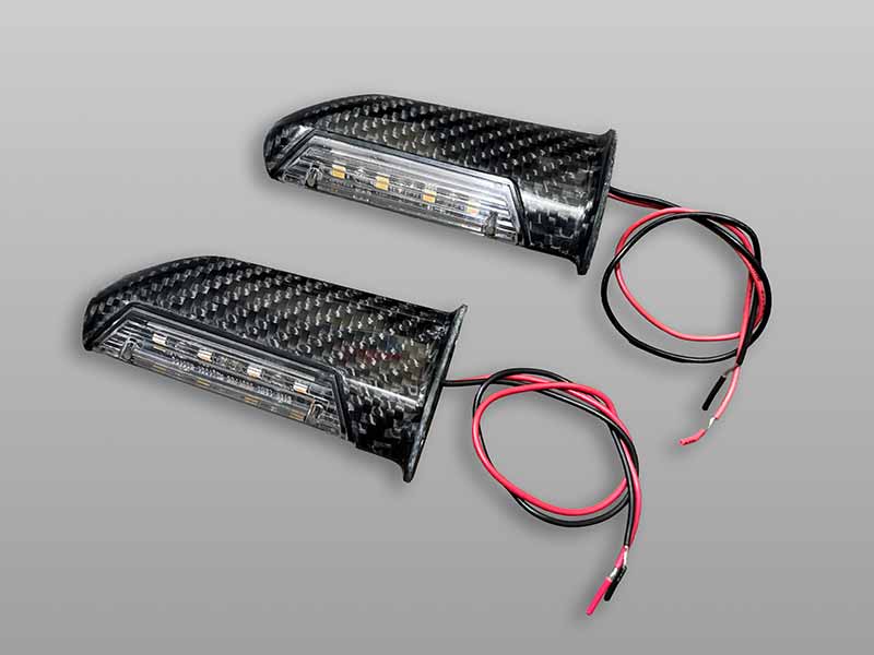 マジカルレーシングから綾織りカーボン製「汎用LEDカーボンウインカー」が発売！ 記事3