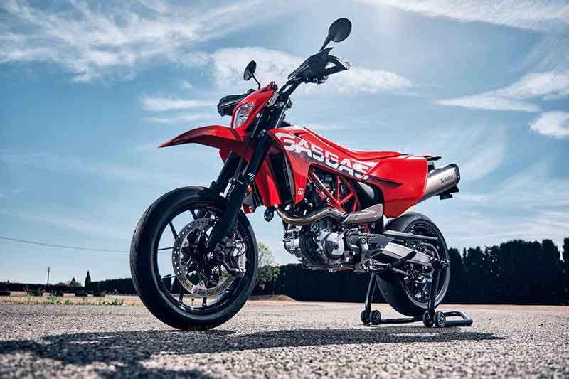 【GASGAS】SM700＆ES700 が15万円お得に！「キャッシュバックフェア」を12/24まで開催 記事1