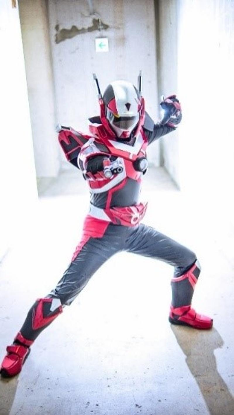 バイク王、開運戦士ブレイバーンに“戦術車両”として特別仕様のホンダNM4を提供！