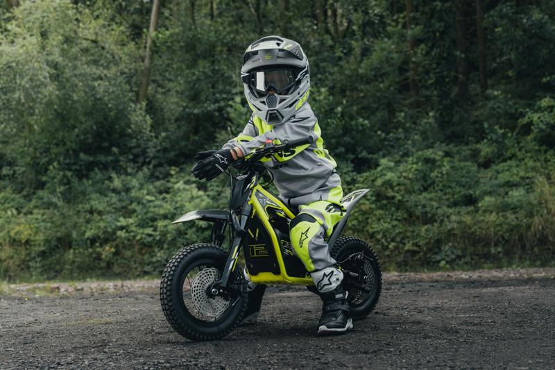 トライアンフからジュニアライダー向けのオフロード電動モーターサイクル「TXP」シリーズ発表のお知らせ