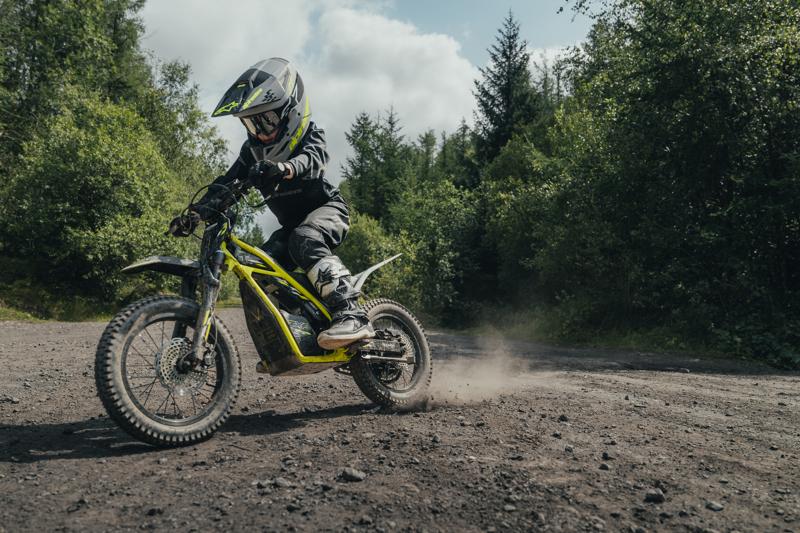 トライアンフからジュニアライダー向けのオフロード電動モーターサイクル「TXP」シリーズ発表のお知らせ