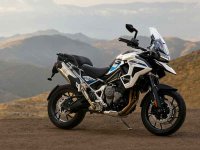 【トライアンフ】Tiger シリーズの特別仕様車を発表！ 山岳の「ALPINE」、砂漠の「DESERT」エディション
