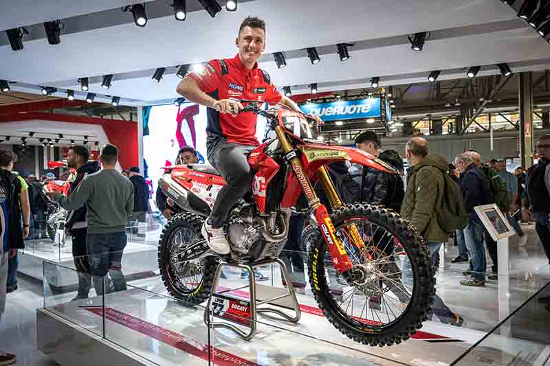【ドゥカティ】EICMA2025 で新型 Hypermotard V2 や DesertX など2026年モデルを多数公開 記事6