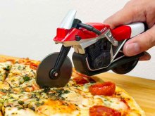 名車 GSX1100S KATANA を模したピザカッター「ピザカッターナ」新色レッドの予約販売が Amazon でスタート！ メイン