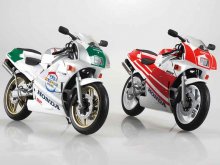 NSR250R(MC18型)の1989年追加カラーを再現! 1/12完成品モデルがアオシマから登場 メイン