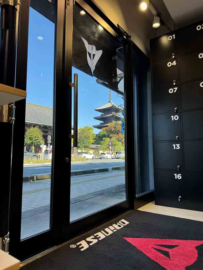 「ダイネーゼ京都」が和の趣でリニューアルオープン! AGVヘルメットコーナーを拡充 記事5