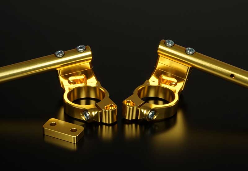 オーヴァーレーシング×ラフアンドロードの Z900RS用カスタムパーツ登場! ゴールドカラーの「バックステップ&スポーツライディングハンドルキット」 記事3