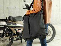 バイザー付きヘルメットも入る「ライダースヘルメットトートバッグ」がドッペルギャンガーから発売！ 折りたたみ式・容量26L メイン