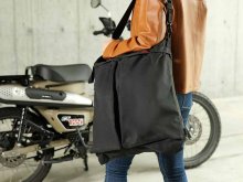 バイザー付きヘルメットも入る「ライダースヘルメットトートバッグ」がドッペルギャンガーから発売! 折りたたみ式・容量26L メイン