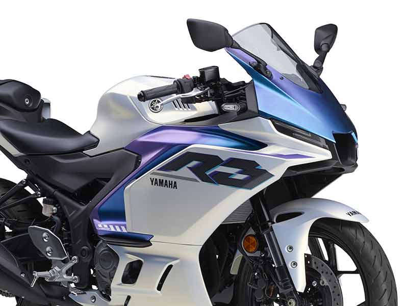 ヤマハ YZF-R3/YZF-R25「マットパールホワイト」が、オートカラーアウォード2025 グランプリを受賞! メイン
