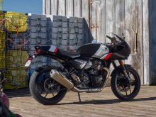 【トライアンフ】スラクストンが400ccで復活！ 新モデル「Thruxton 400」「Tracker 400」発表 メイン