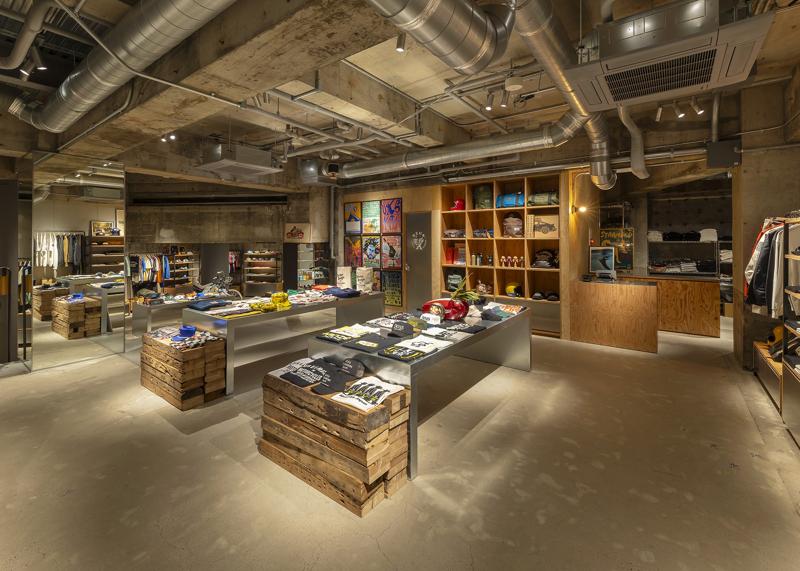 ロイヤルエンフィールド公式カスタムプロジェクトカスタムバイク「VITA」をDeus