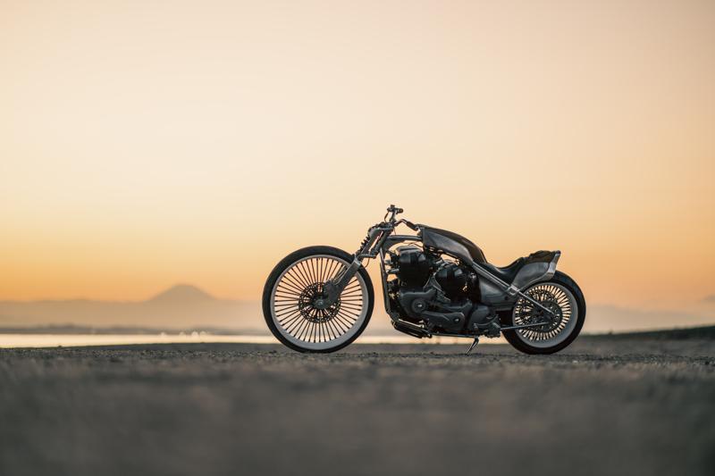 ロイヤルエンフィールド公式カスタムプロジェクトカスタムバイク「VITA」をDeus