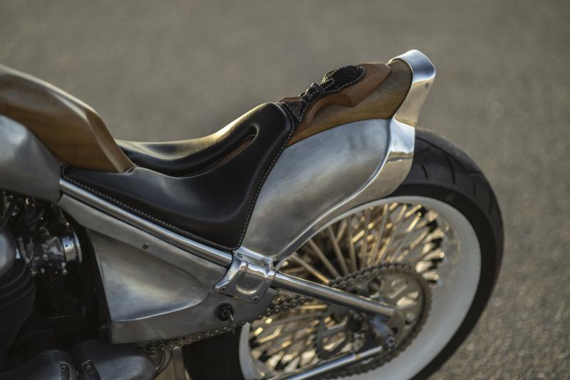 ロイヤルエンフィールド公式カスタムプロジェクトカスタムバイク「VITA」をDeus