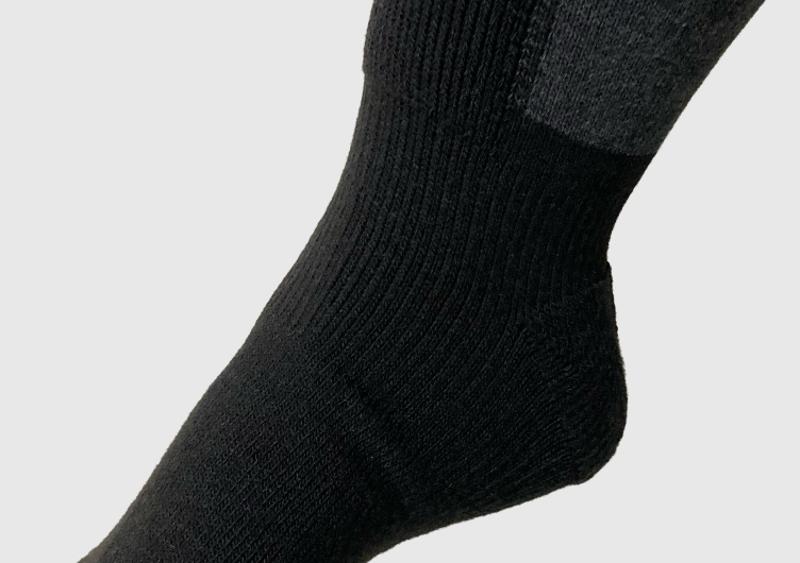 冬のスポーツや屋外作業時、ツーリングに【暖撃】を。高保温＋吸湿発熱でやさしい発熱、心地よい保温【ThermOne（サーモワン）】膝上ロング丈ソックスが新登場