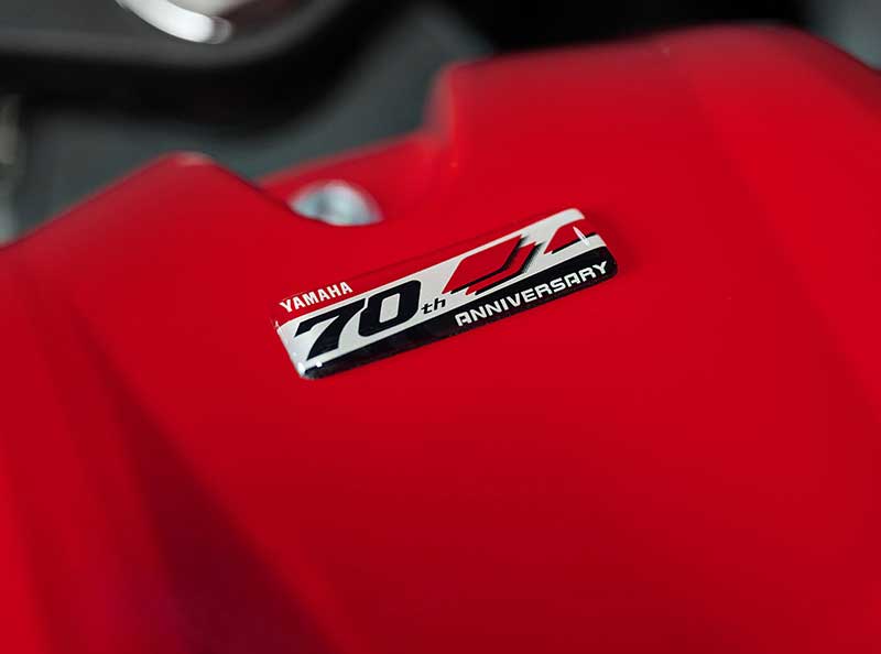【ヤマハ】スーパースポーツ「YZF-Rシリーズ」5機種に70周年記念モデル登場! RD56 着想のカラー・特別装備を採用 記事1