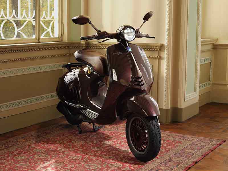 ベスパ】午年を祝う「ベスパ 946 Horse」受注開始 職人技で魅せる220万