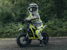 【トライアンフ】ジュニア向けオフロード電動バイク「TXP」シリーズが全国の正規販売店で入荷・展示をスタート