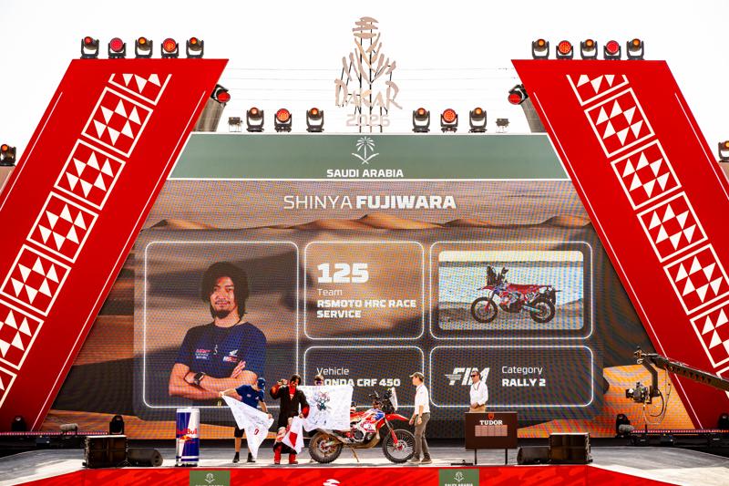 藤原慎也、世界一過酷な「ダカール・ラリー」に初挑戦15日間