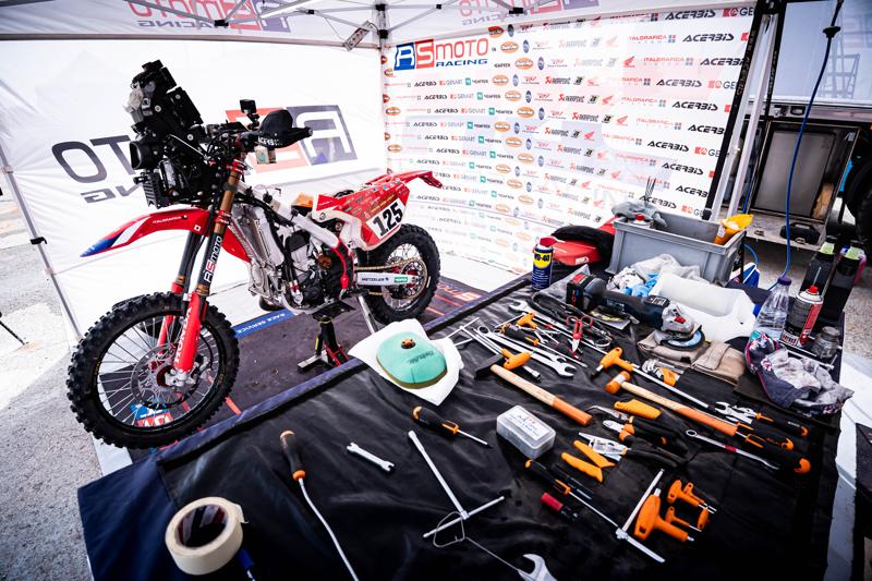 藤原慎也、世界一過酷な「ダカール・ラリー」に初挑戦15日間