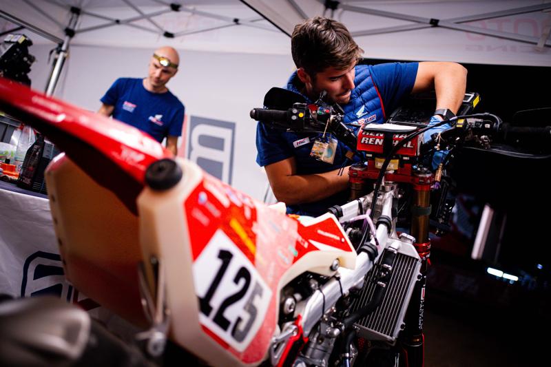 藤原慎也、世界一過酷な「ダカール・ラリー」に初挑戦15日間