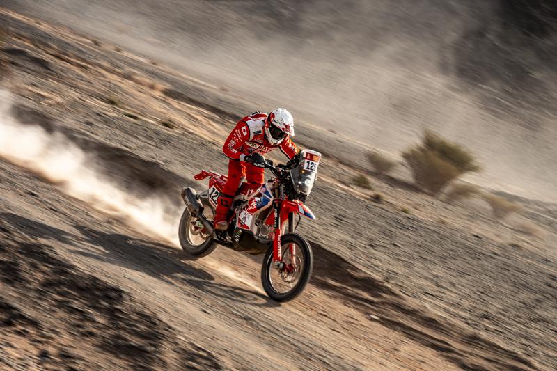 藤原慎也、世界一過酷な「ダカール・ラリー」に初挑戦15日間