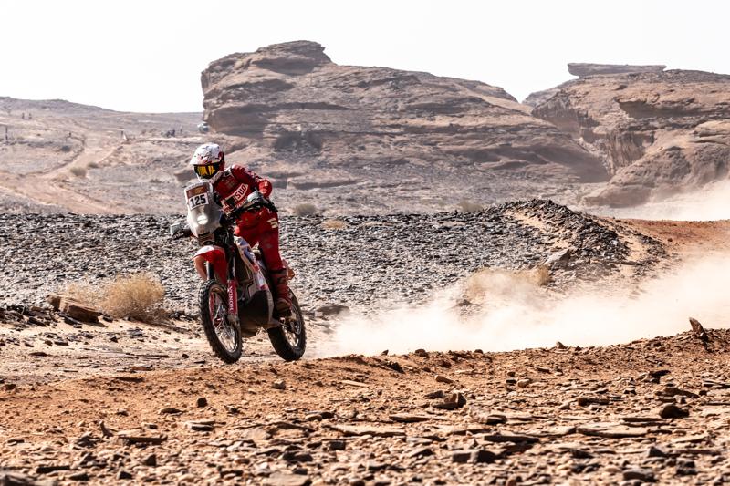 藤原慎也、世界一過酷な「ダカール・ラリー」に初挑戦15日間