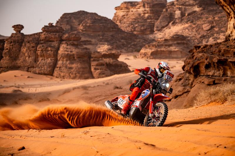 藤原慎也、世界一過酷な「ダカール・ラリー」に初挑戦15日間