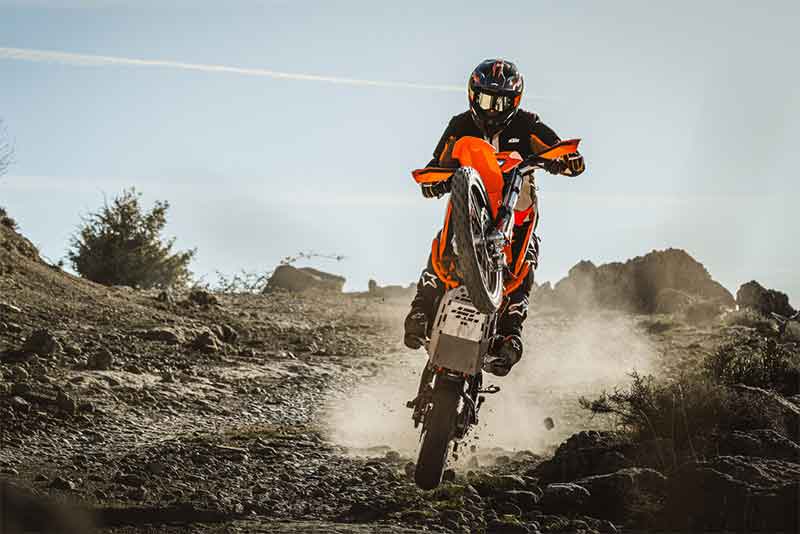 691 SMC R/690 ENDURO R 記事3