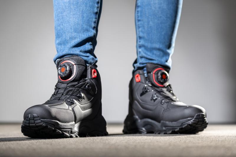 日常のバイクライフからアウトドアシーンまでをシームレスにつなぐ新しいコンセプトのライディングシューズ｜アクティブなツーリングをサポートするSCOYCO（スコイコ）「MT106」が新登場