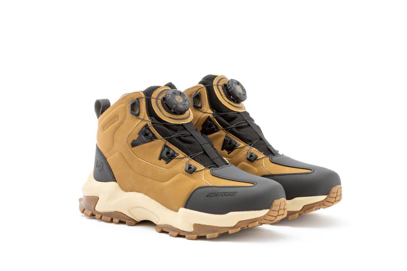 日常のバイクライフからアウトドアシーンまでをシームレスにつなぐ新しいコンセプトのライディングシューズ｜アクティブなツーリングをサポートするSCOYCO（スコイコ）「MT106」が新登場