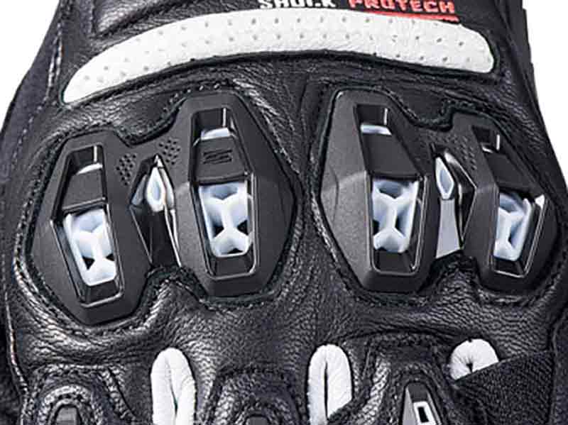 FIVE の2026モデル「RFX3 EVO」が岡田商事から3月下旬発売！ 街からサーキットまで使えるパフォーマンスモデル 記事2