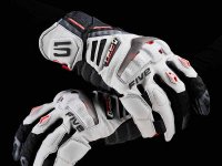 FIVE の「TFX1 SHORT」が岡田商事から発売！ 長時間トレイルライドも快適なショートグローブ メイン