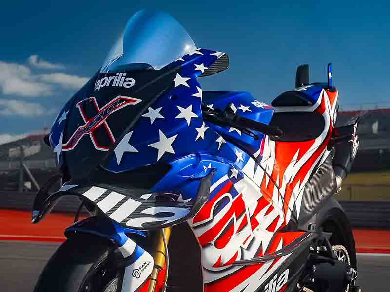 【アプリリア】アメリカ建国250周年記念モデル「X 250TH」発表、240馬力の30台限定生産モデル