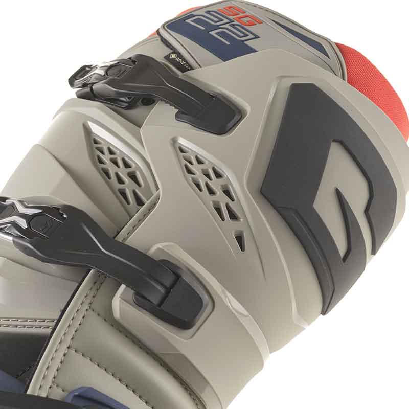 ガエルネの最高峰モデル SG-22 ゴアテックス エンデューロに新色「ロッキーサンセット」が登場! 記事2