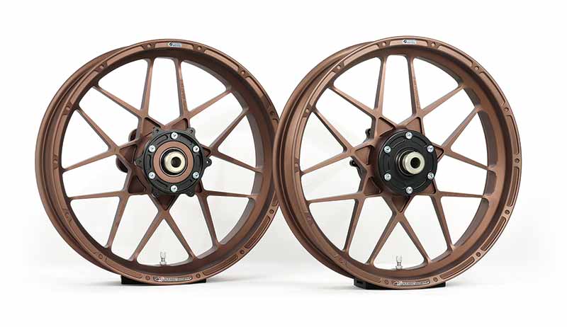 アクティブが DR-Z4SM のショーモデル「モタードスタイル with TYPE-X」の詳細を公開 記事1