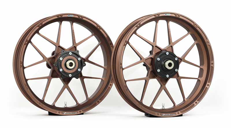 ゲイルスピードからモタード用ホイール「TYPE-X／クロス」が登場　車種専用設計・チューブレス化対応 記事1