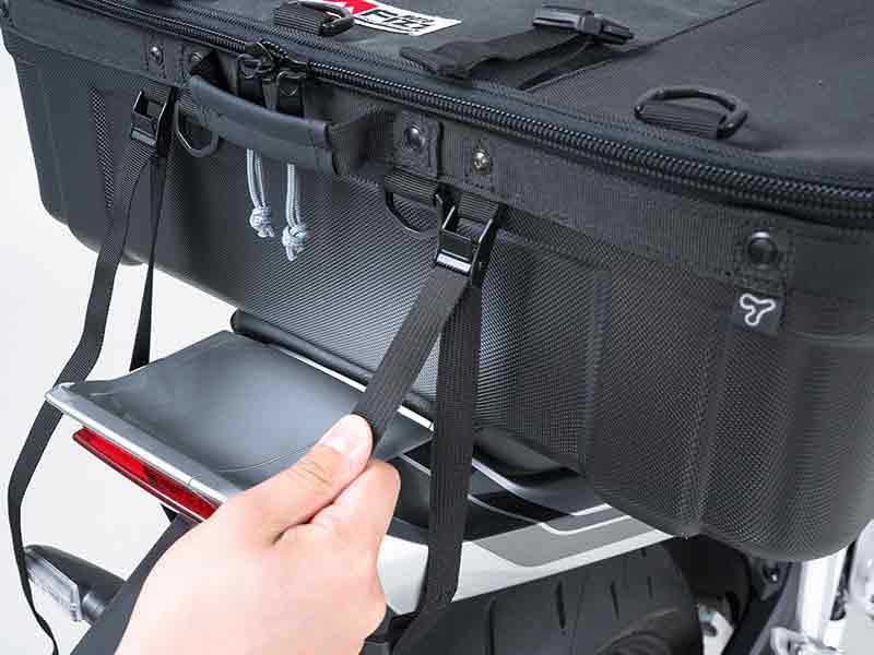 キャンプツーリングの積載・林道走行の備えに！ タナックスから「キャンピングシェルベース PF」＆熊対策ツール「モトベル」が登場 記事3