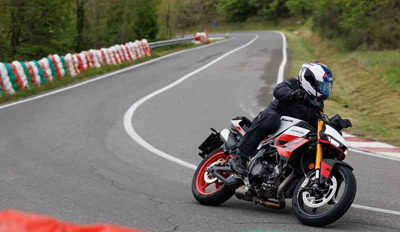 【ファンティック】新型ストリートスポーツ「ステルス500」日本導入へ、モータリストが先行試乗レポートを公開 記事2