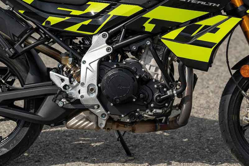 【ファンティック】新型ストリートスポーツ「ステルス500」日本導入へ、モータリストが先行試乗レポートを公開 記事3