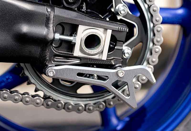 ウッドストックからYZF-R9（2025-）用「バックステップキット／レーシングスタンドフック」が発売！ 記事3