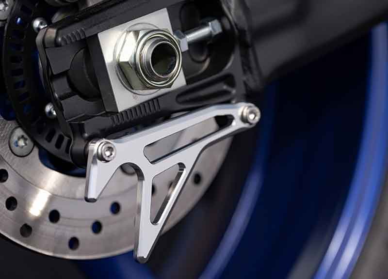 ウッドストックからYZF-R9（2025-）用「バックステップキット／レーシングスタンドフック」が発売！ 記事4