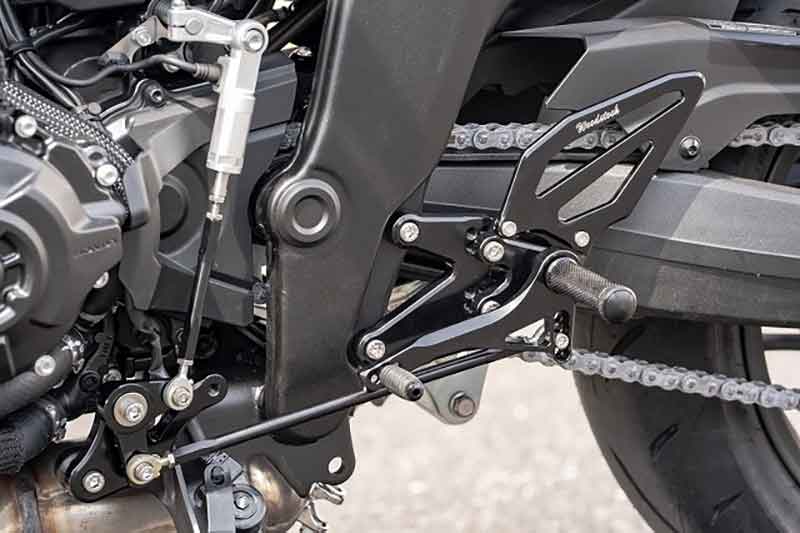 ウッドストックから CB1000F用「バックステップキット/逆チェンジキット」が発売! 記事4