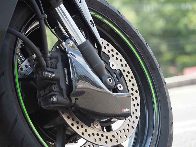 マジカルレーシングから ZX-4R／RR／SE（23-）用「キャリパークーリングダクト」が登場！ 記事2