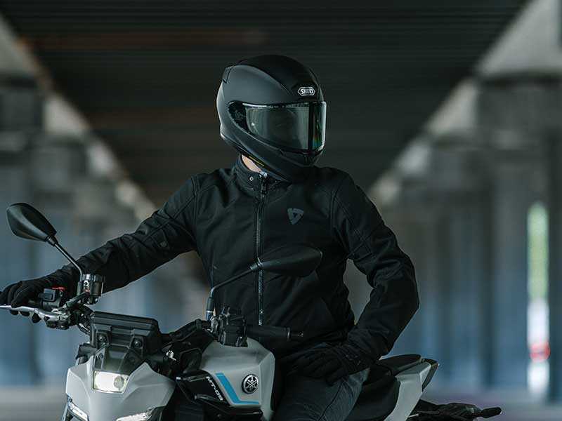 ショウエイから新型「Z-9」が登場！ Zシリーズの流れを継承したピュアスポーツフルフェイス 記事1