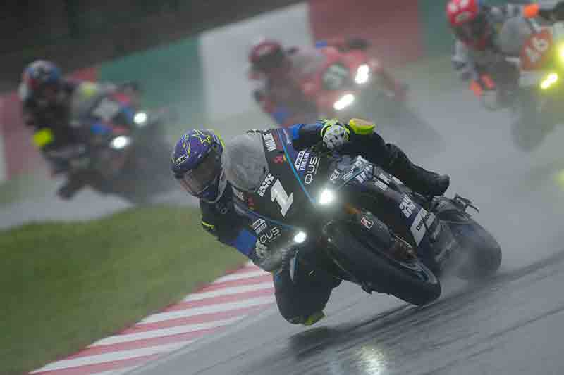 【ヤマハ】雨の2026鈴鹿8耐で YFRT が2位表彰台を獲得! YART は4位入賞で最終戦へ首位キープ 記事3