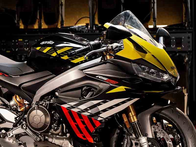 【アプリリア】ミドルスポーツ「RS 660 Factory」を12台限定で発売！ 前後オーリンズサス・ウィングレット装備