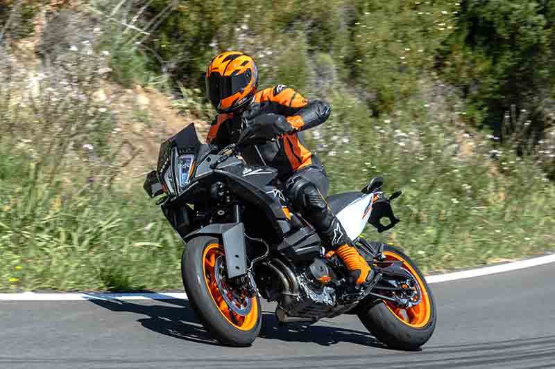 【KTM】「890 SMT 購入サポートキャンペーン」を8/1~10/31まで実施 記事4